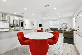 1015 Roselawn St in Metairie, LA - Building Photo - Building Photo