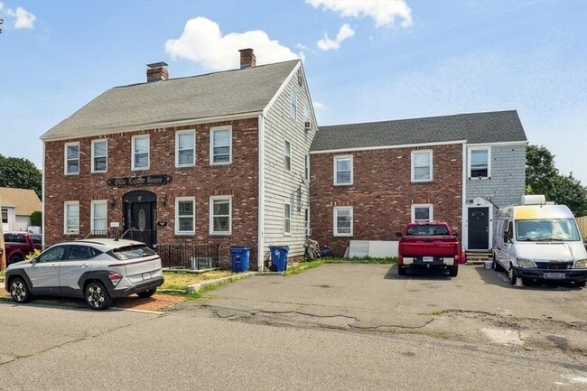 281 Beach St, Unit 2 in Revere, MA - Foto de edificio - Building Photo