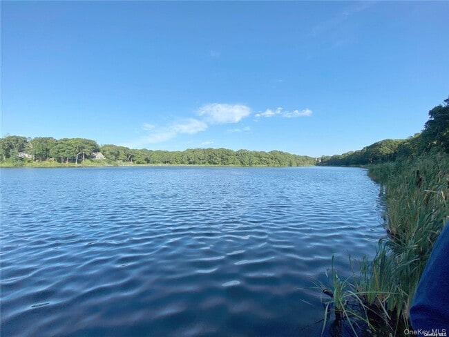 1500 Trumans Path in East Marion, NY - Building Photo - Building Photo