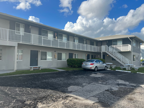 Sea Shell Apartments in Deerfield Beach, FL - Building Photo - Building Photo