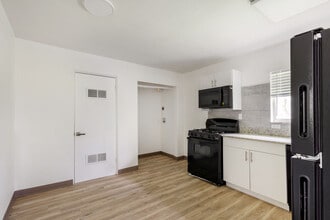 Kingston Apartments in St. Louis, MO - Building Photo - Building Photo