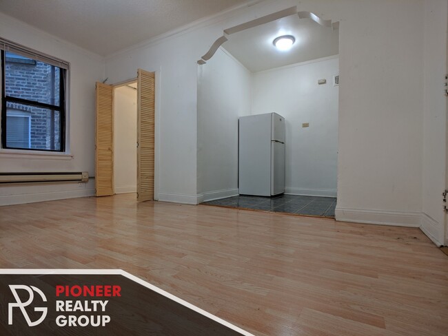 4743 N Beacon St, Unit 202 in Chicago, IL - Building Photo - Building Photo