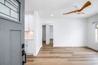 118 38th Pl, Unit 3 in Manhattan Beach, CA - Building Photo - Building Photo