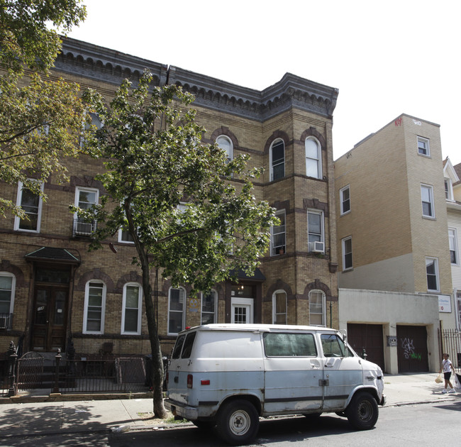 154 Bleecker St in Brooklyn, NY - Foto de edificio - Building Photo