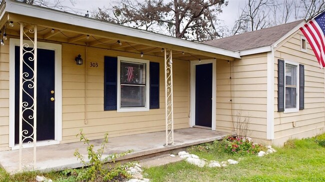 303 Montclair Ave in College Station, TX - Building Photo - Building Photo