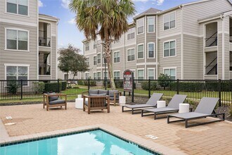 9494 Humble Westfield Rd in Humble, TX - Foto de edificio - Building Photo