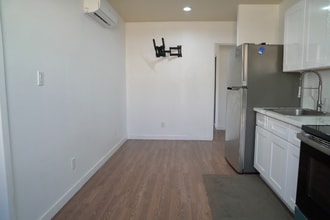 9149 S Hobart Blvd in Los Angeles, CA - Foto de edificio - Building Photo