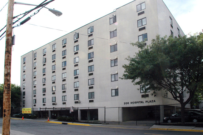 200 Hospital Plz in Paterson, NJ - Building Photo - Building Photo