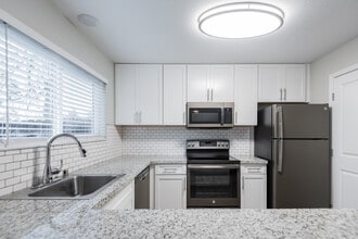 Southwood Townhome Apartments in Sacramento, CA - Building Photo - Interior Photo