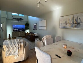 4577 Madison Ave in Kansas City, MO - Building Photo - Building Photo