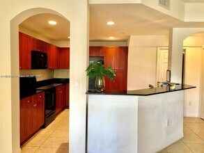 8999 NW 107th Ct in Doral, FL - Foto de edificio - Building Photo