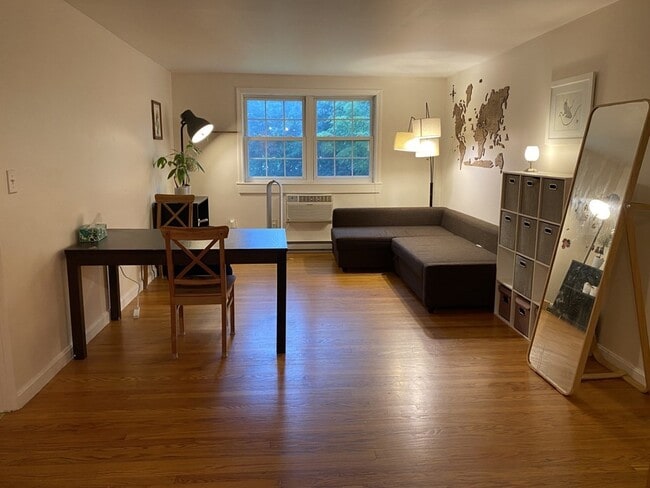 1 Colonial Village Dr in Arlington, MA - Foto de edificio - Building Photo