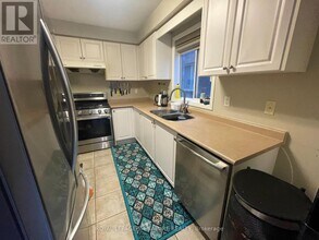 17 Neuchatel Ave in Vaughan, ON - Building Photo - Building Photo