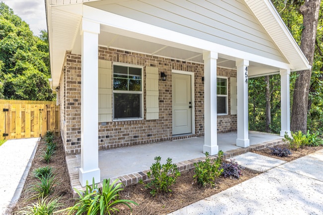 454 Reeves St in Niceville, FL - Building Photo - Building Photo