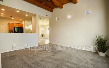 8736 Desert Fox Way NE in Albuquerque, NM - Building Photo - Building Photo