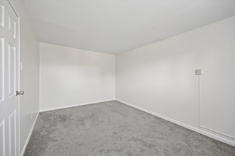 13659 Philmont Ave in Philadelphia, PA - Building Photo - Building Photo