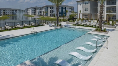 The Vantage Apartments in Jacksonville, FL - Building Photo - Building Photo