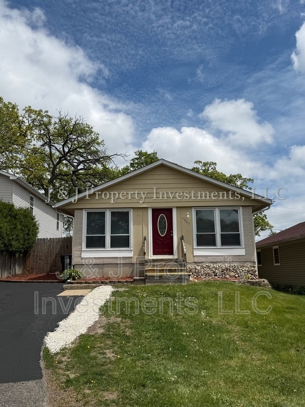 property at 1327 Melrose Ave