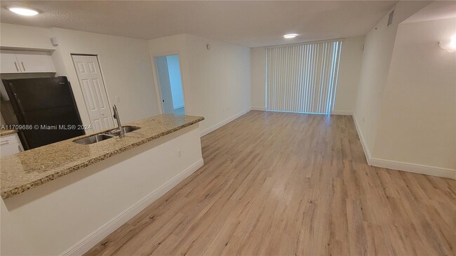 2071 Renaissance Blvd, Unit 205 in Miramar, FL - Building Photo - Building Photo