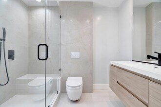 11611 Burbank Blvd in Los Angeles, CA - Building Photo - Building Photo