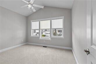 231 Seawynds Dr in North Kingstown, RI - Building Photo - Building Photo