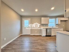 1003 Adler Ct in De Soto, IA - Building Photo - Building Photo