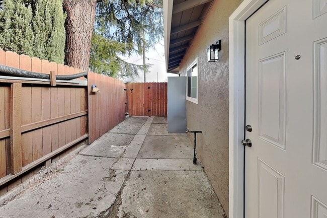 1029-1029 Woodshire Way in Sacramento, CA - Building Photo - Building Photo