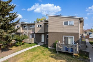 904 43 St SE in Calgary, AB - Building Photo