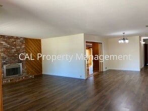 9 San Fernando Cir in Salinas, CA - Building Photo - Building Photo