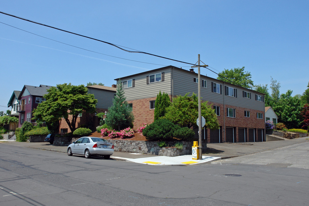 Executive Terrace Apartments in Portland, OR - Building Photo