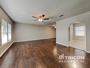 423 Byrnes Dr in San Antonio, TX - Building Photo - Building Photo