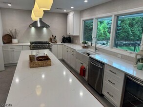71 Haller Dr in Cedar Grove, NJ - Building Photo - Building Photo
