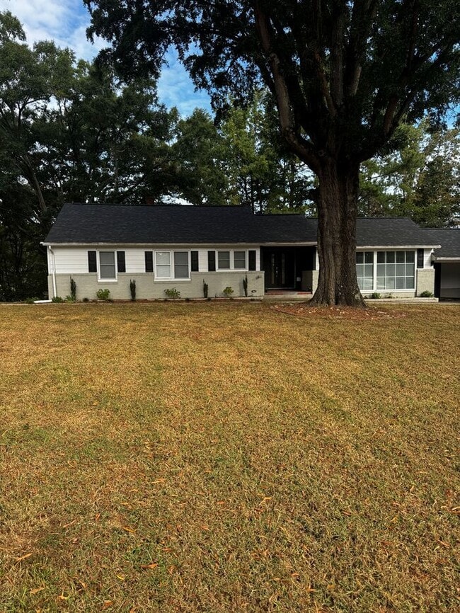 property at 2104 Hillcrest Ave