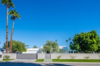 2748 E Via Escuela in Palm Springs, CA - Building Photo - Building Photo