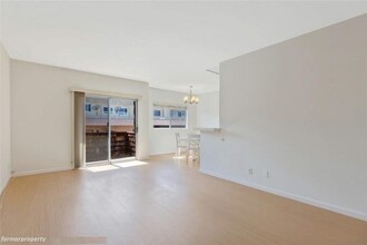 5349 Newcastle Ave, Unit 50 in Encino, CA - Building Photo - Building Photo