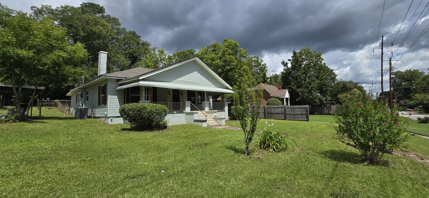 141 Swint Ave SE in Milledgeville, GA - Foto de edificio