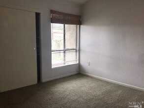 19 Redwood Ct in Santa Rosa, CA - Building Photo - Building Photo