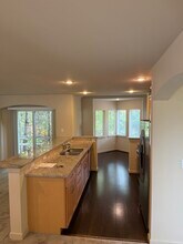 16507 33rd Ave W in Lynnwood, WA - Foto de edificio - Building Photo