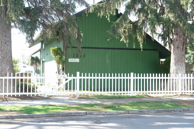 1833 W Mallon Ave in Spokane, WA - Building Photo - Building Photo