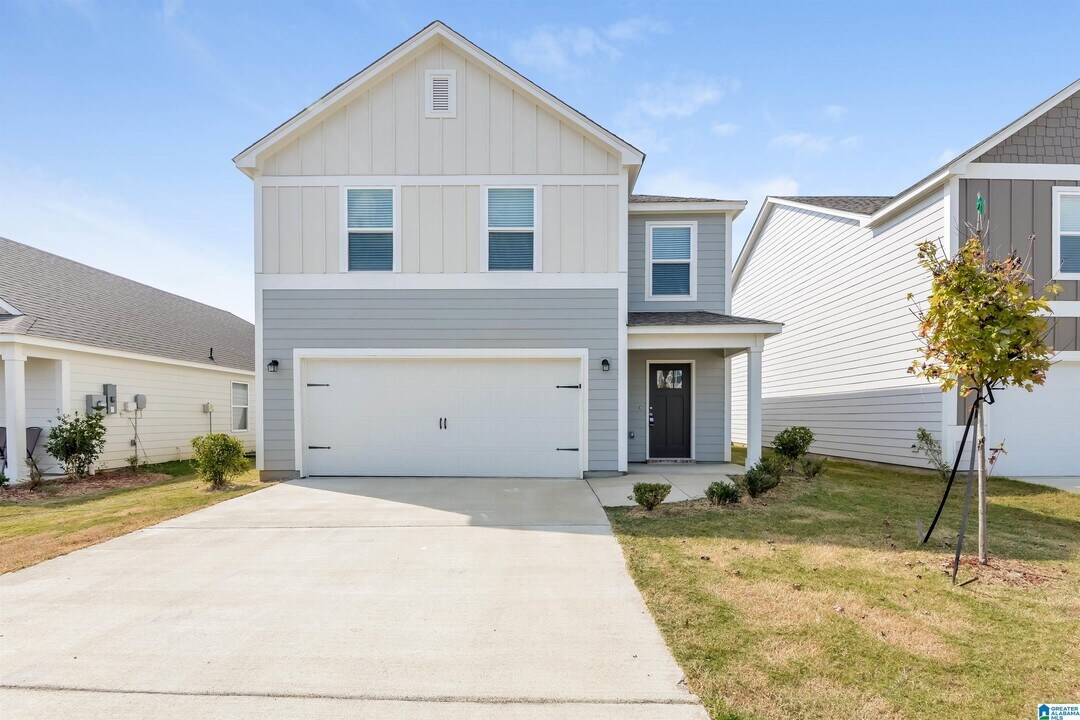 900 Hawthorn Ln in Odenville, AL - Building Photo