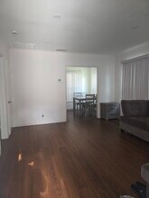 1025 E Spazier Ave in Burbank, CA - Building Photo - Building Photo