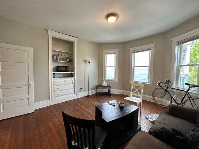 348 Faneuil St, Unit 3 in Boston, MA - Building Photo - Building Photo