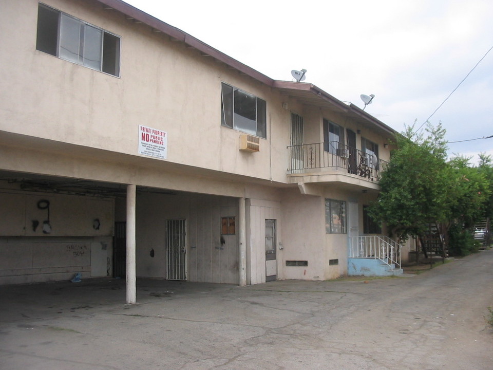 1116 Mountain View St in San Fernando, CA - Building Photo