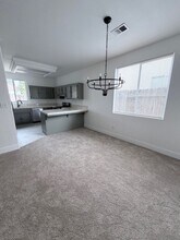 10616 Petalo Dr in Bakersfield, CA - Building Photo - Building Photo
