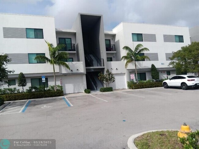 3050 NW 68th St in Fort Lauderdale, FL - Foto de edificio - Building Photo