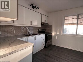 73 Fourth Ave in Brantford, ON - Building Photo - Building Photo