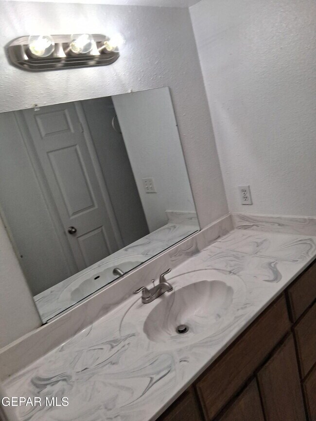 2807 Beachcomber Dr in El Paso, TX - Building Photo - Building Photo