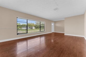 11141 NW 22nd Ct in Miami, FL - Building Photo - Building Photo