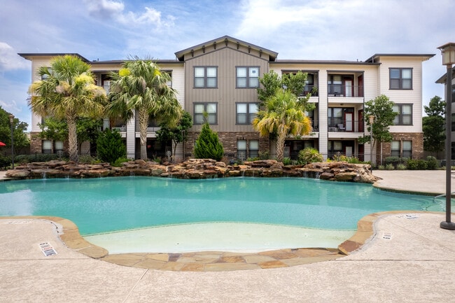 Queenston Manor in Houston, TX - Building Photo - Building Photo