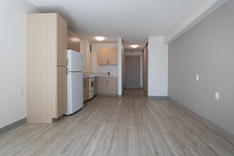 CityView Apartments 62+ Community in Long Beach, CA - Building Photo - Interior Photo